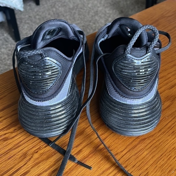 Nike Air Max 2090
Black Wolf Grey - Picture 4 of 11